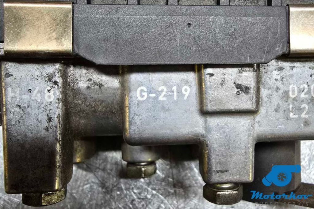 Mercedes OM642 aktuator G-219 – fabričko rešenje za pouzdan rad turbokompresora.